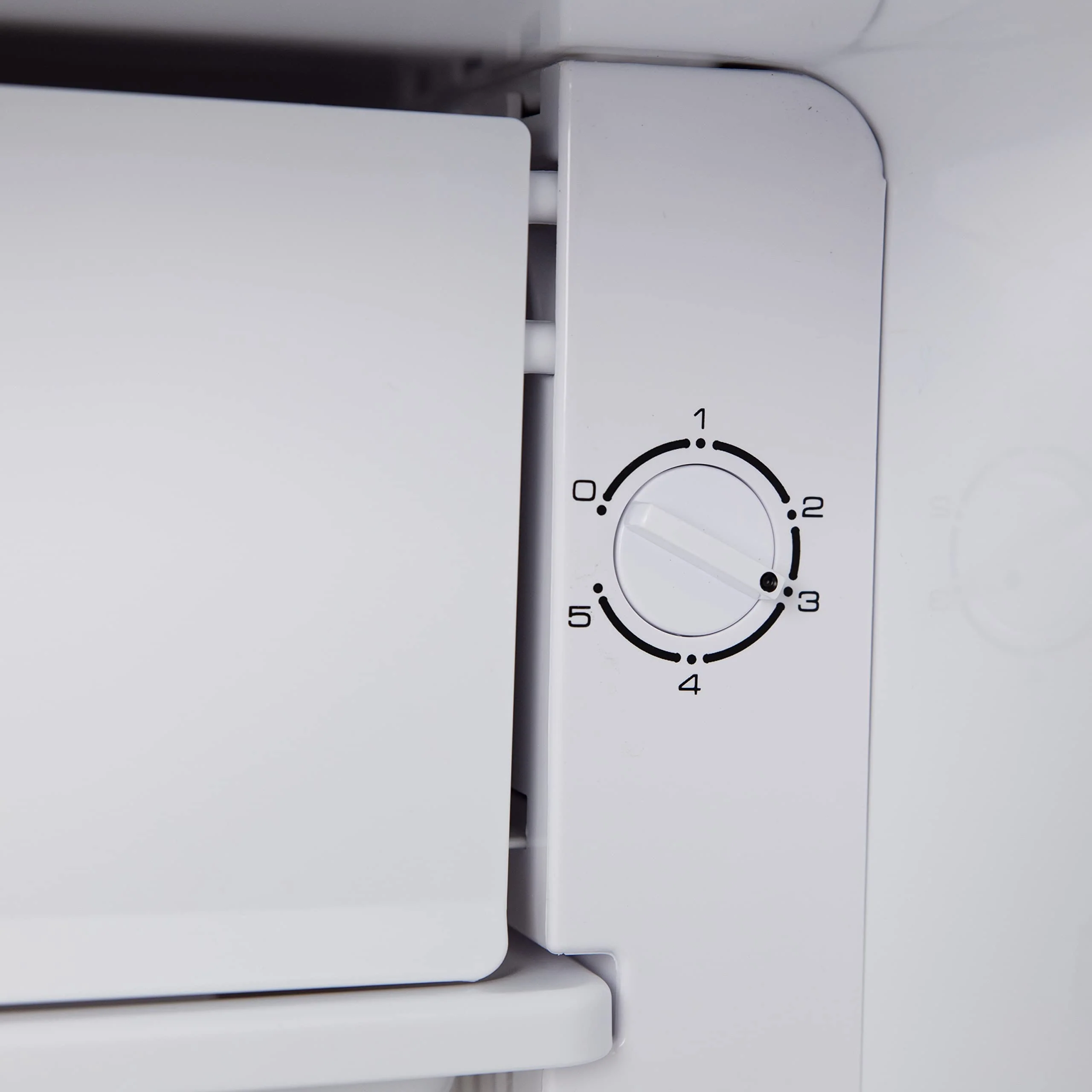 Avanti AVARM3306W 3.3 Cu Ft Compact Refrigerator w/ Chiller, White - Image 5