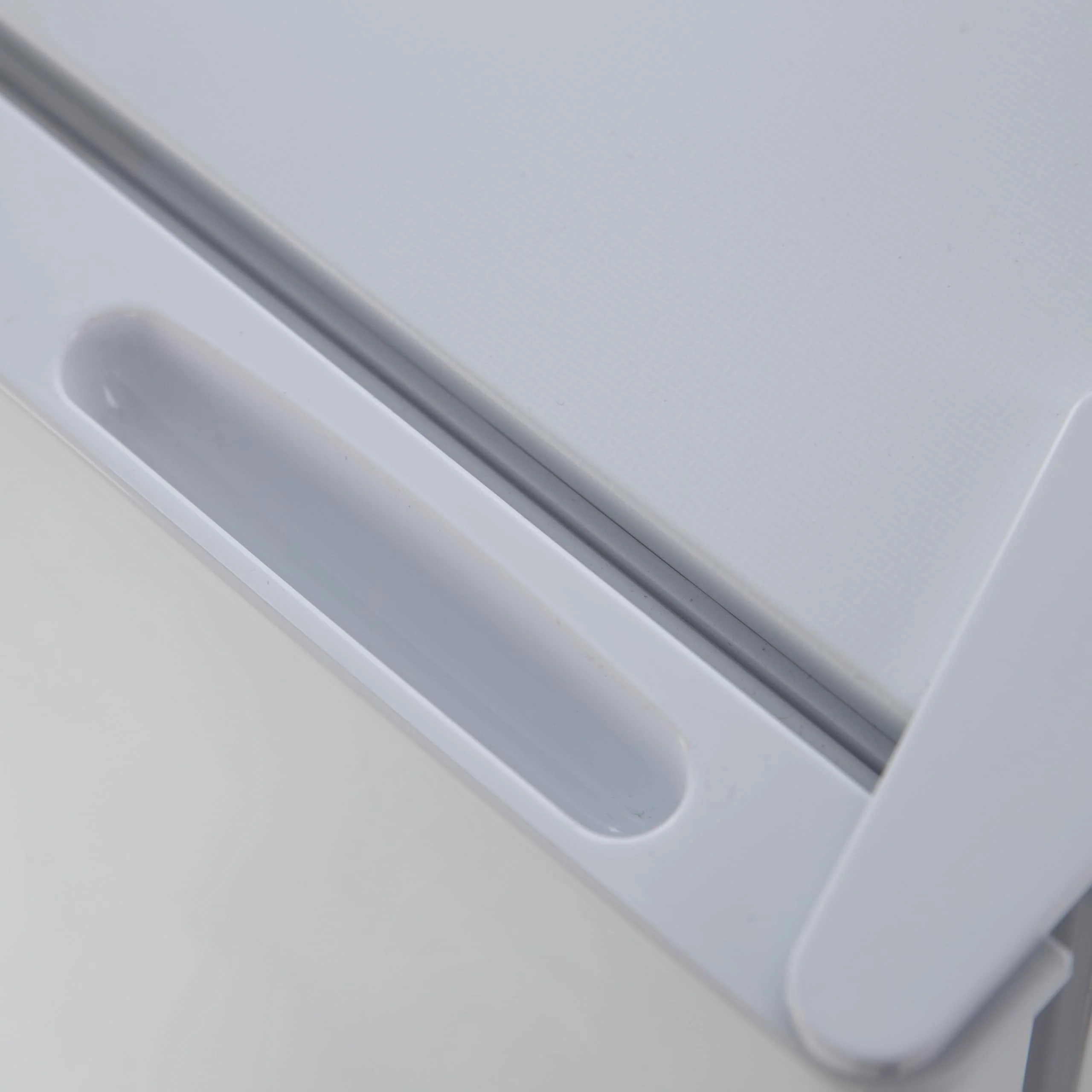 Avanti AVARM3306W 3.3 Cu Ft Compact Refrigerator w/ Chiller, White - Image 6