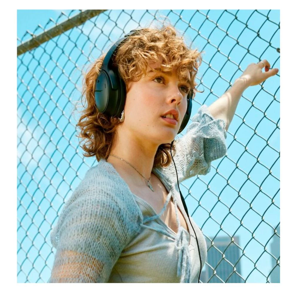 Bose 884367-0100 QuietComfort Wireless Noise Cancelling Over-the-Ear Headphones - Black - Image 2
