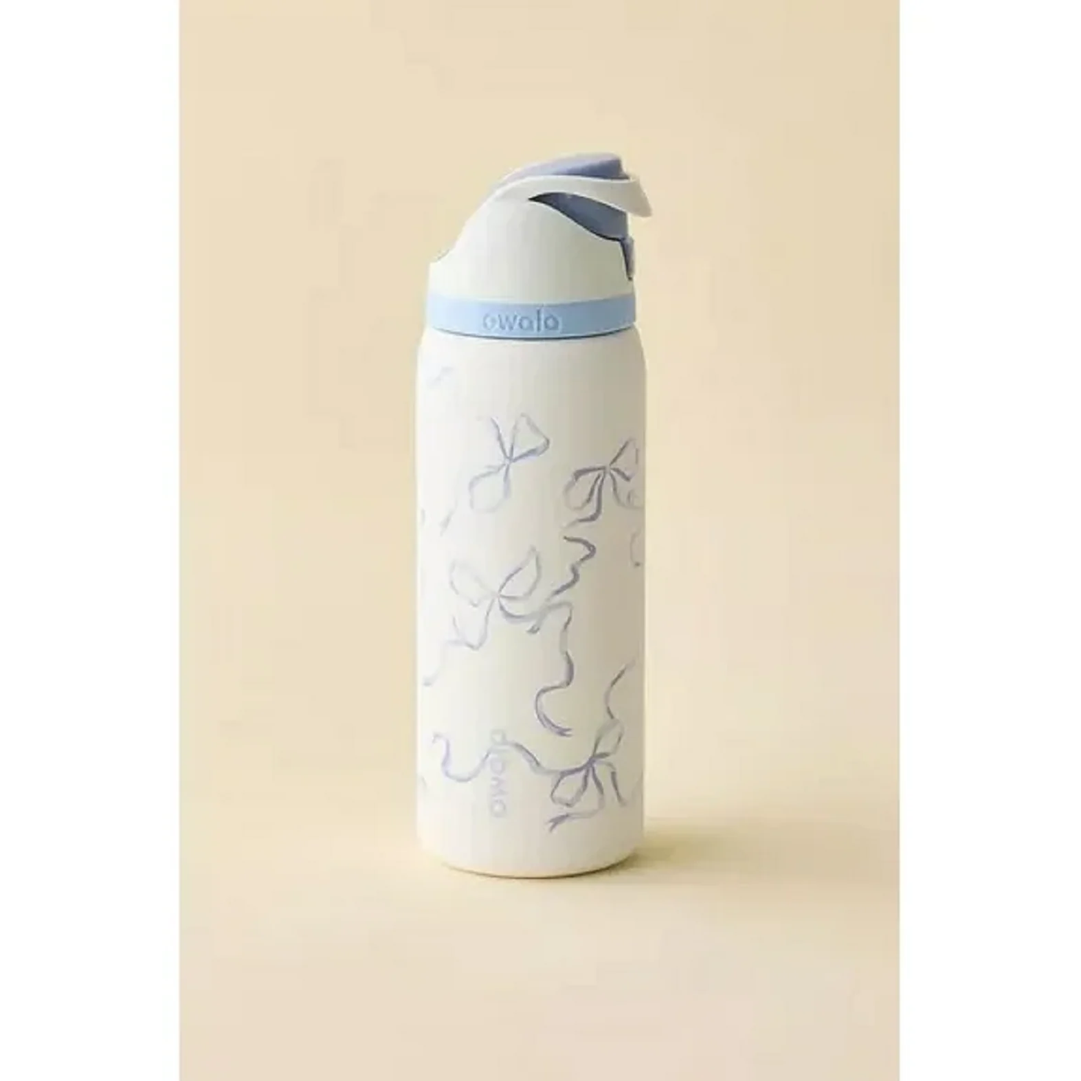 EUNIY UO Exclusive Owala FreeSip - 32oz Bow Design Water Bottle, Blue
