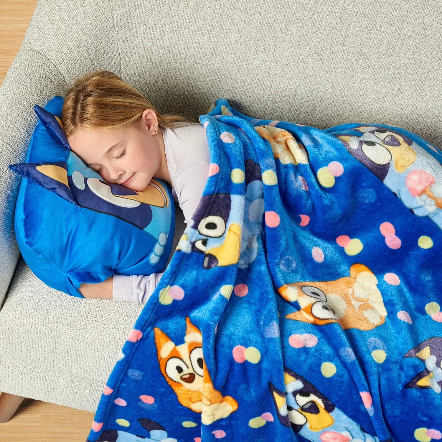Licensed Products Character Hand Warmer and Throw Blanket Set 50" x 60" Bluey - Image 3