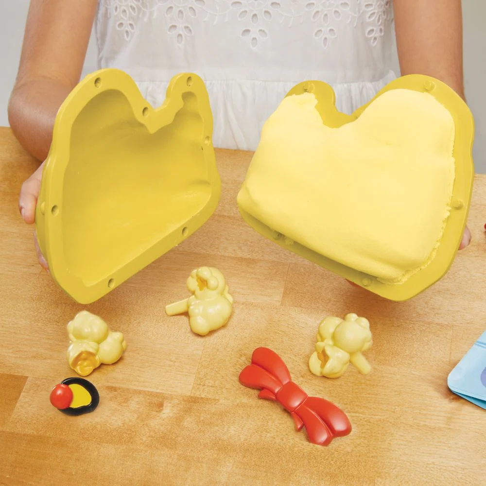Little Tikes Creative Chefs Bluey Duck Cake Kit Play Food Toy with Make-It Mix Play Sand 15 Accessories Multicolor 643453 - Image 5
