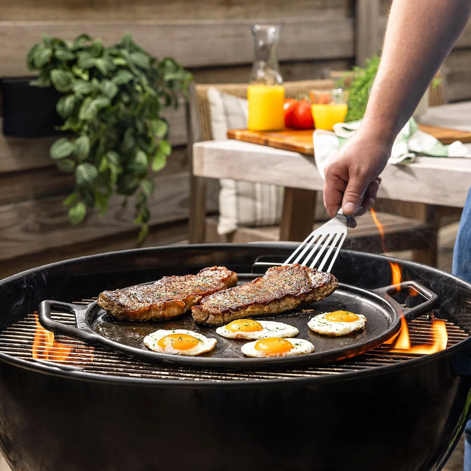 Lodge 990428176 14" Seasoned Cast Iron Multi-Use Pizza Pan/Griddle - Image 2
