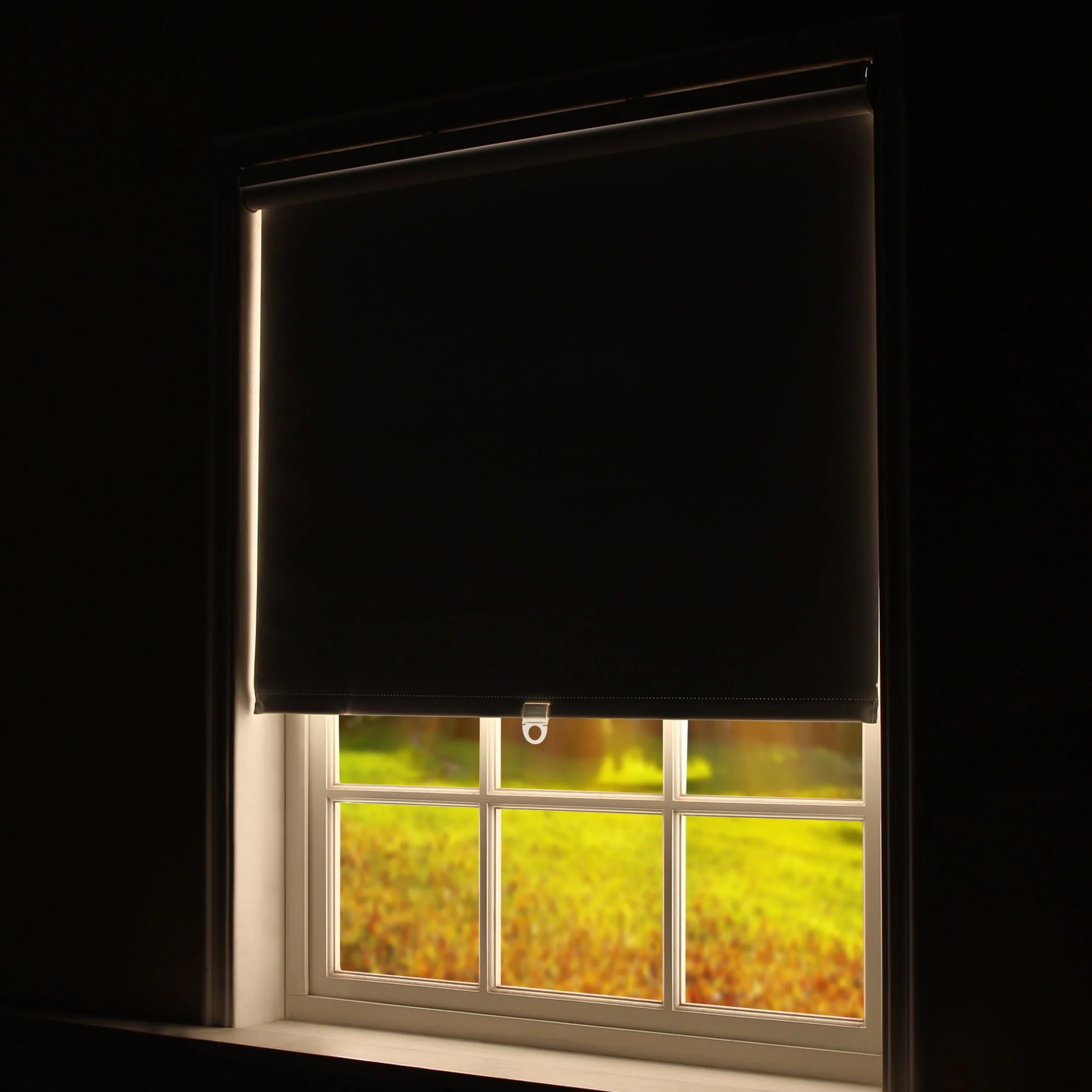 Mainstays MS120068704419 White 34" x 72" Blackout Slow Release Roller Shade - Image 3