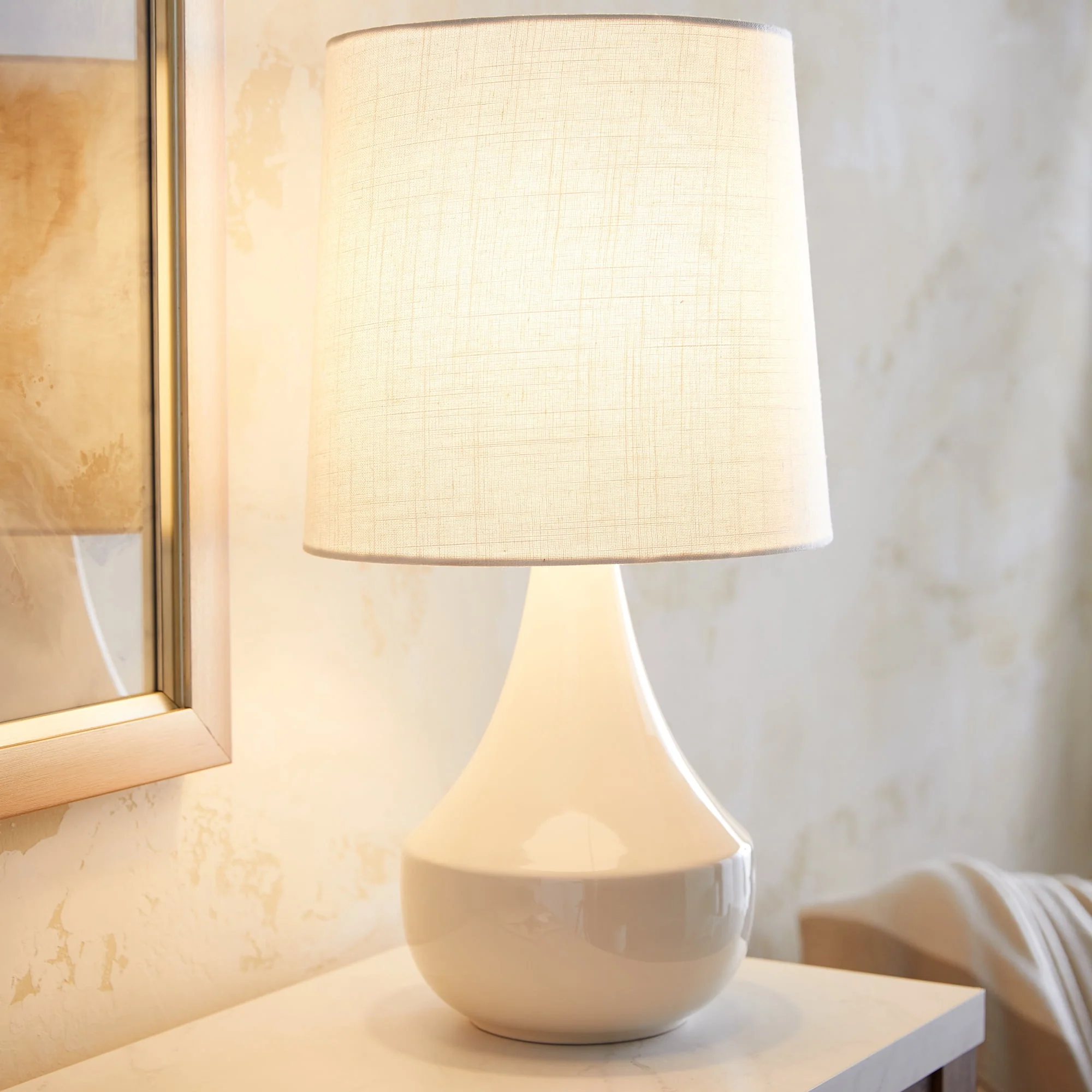 Philips LED Frosted A19 Light Bulb, EyeComfort Technology, 1500 Lumen, Daylight 5000K, 13.5W Equivalent to 100W, E26 Base, Indoor Use, 4-Pack - Image 4