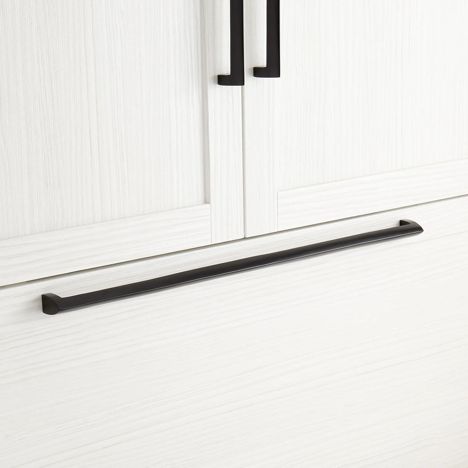 Signature Hardware 450275 Rindahl 23-3/4 Inch Center to Center Appliance Pull - Image 2