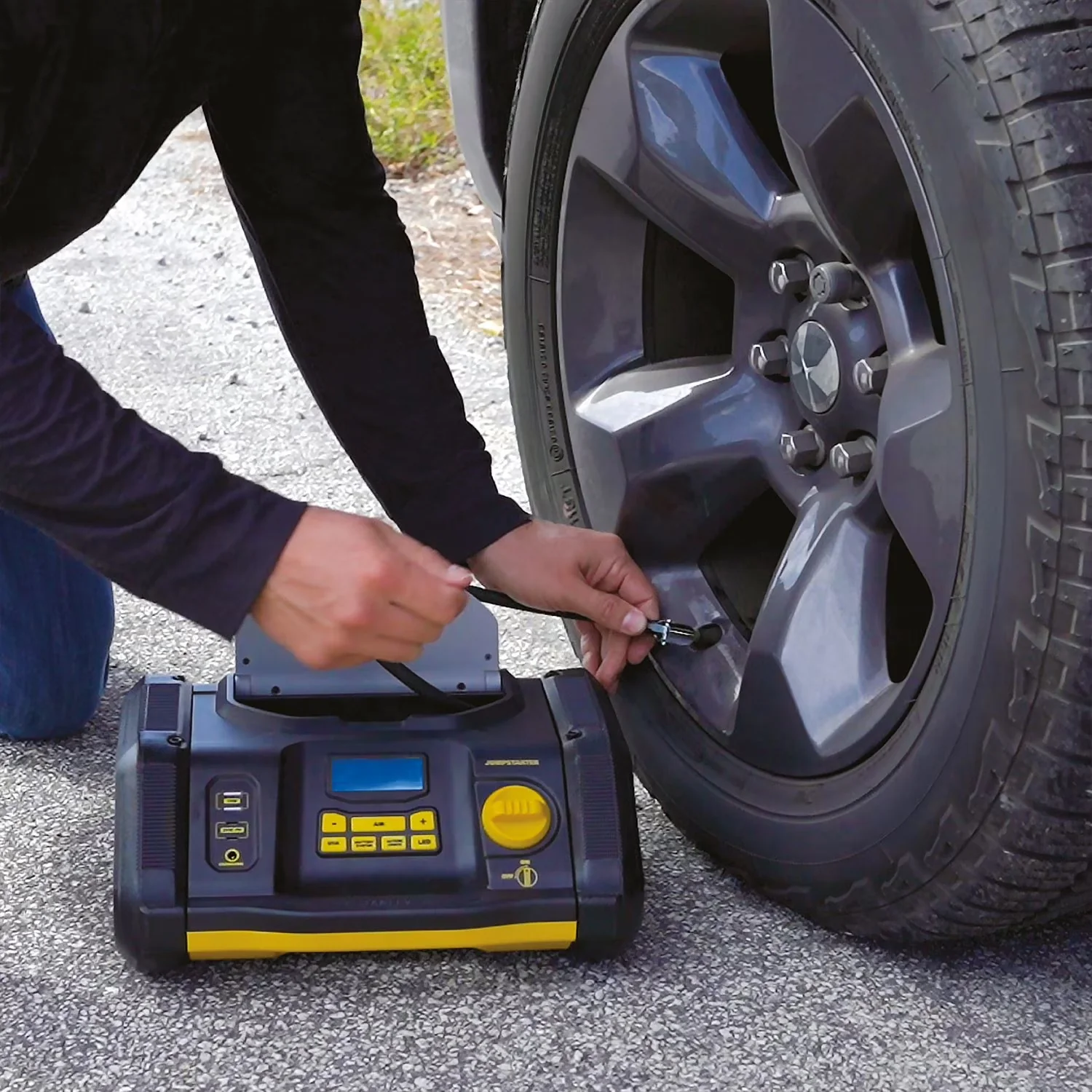 Stanley Fatmax 1200 Amp Jump Starter with Air Compressor & USB Power - Image 3